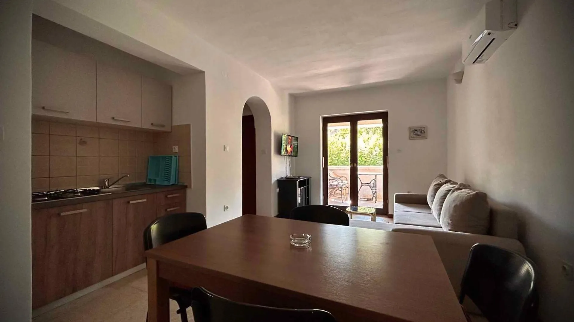 Apartments In Klimno, Dobrinj - Insel Krk 41813  Klimno