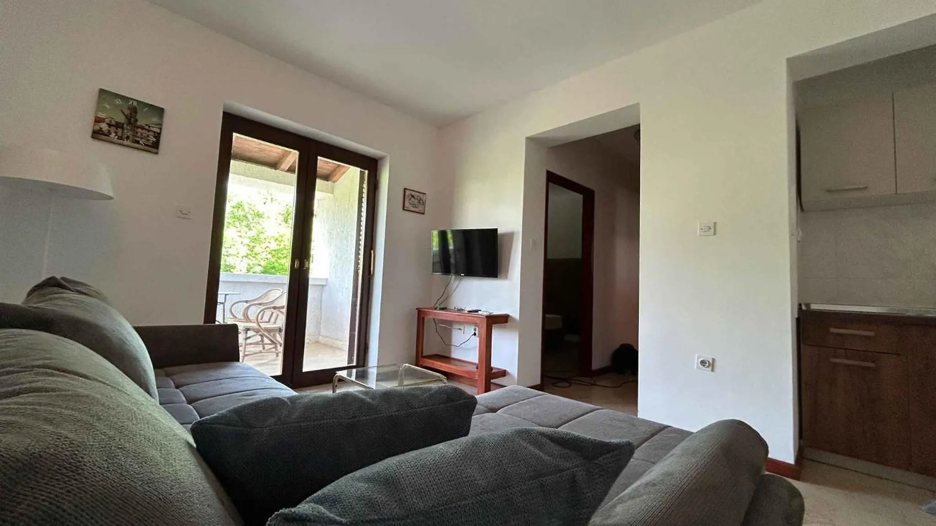 Apartments In Klimno, Dobrinj - Insel Krk 41813 Croatia